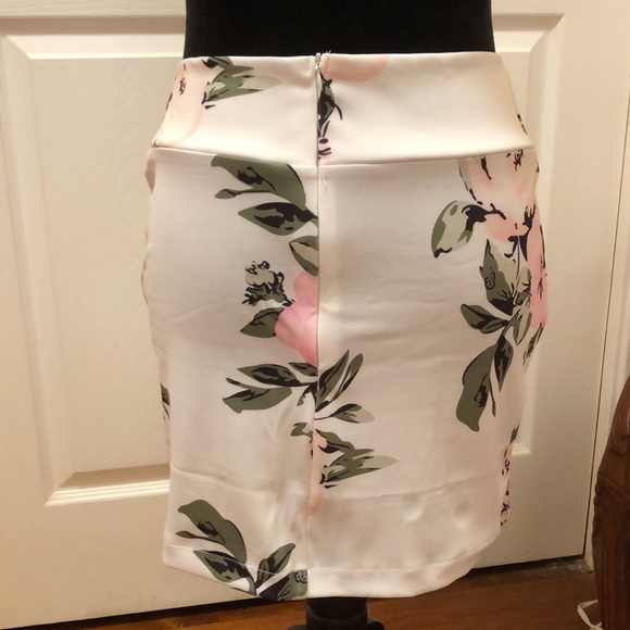 Skirt - Picture 6 of 12